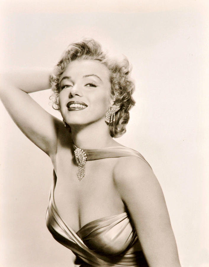 Hollywood Photograph - Marilyn Monroe knows how to pose by Retro Images Archive