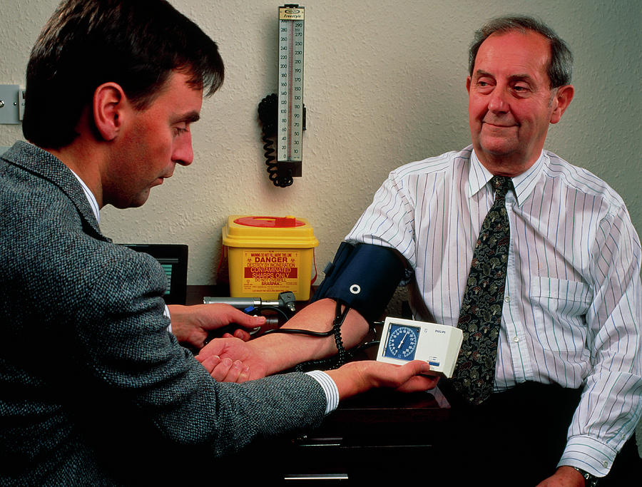 Gp Measures Blood Pressure With Analogue Sphygmo. Photograph by Saturn Stills/science Photo Library