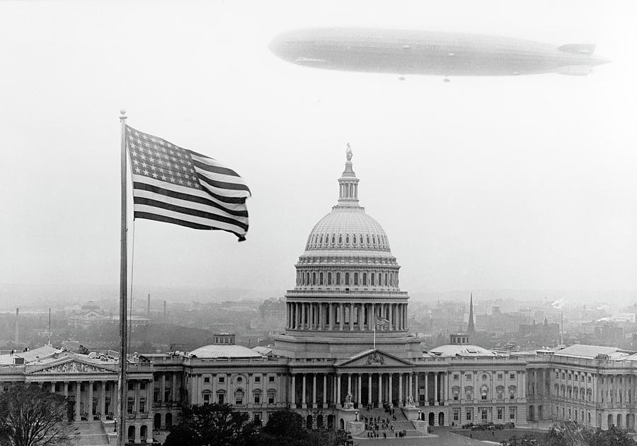 Graf Zeppelin Over Washington Dc Photograph by Library Of Congress/science Photo Library