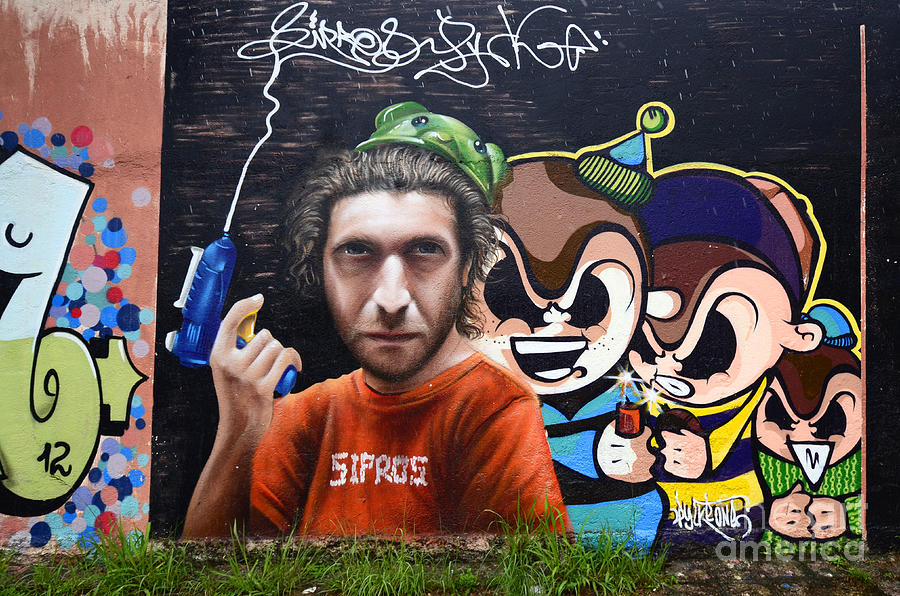 Graffiti Photograph - Graffiti Art Curitiba Brazil 12 by Bob Christopher