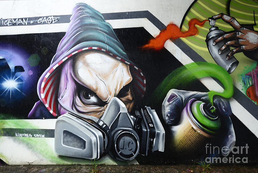 Graffiti Photograph - Graffiti Art Curitiba Brazil 18 by Bob Christopher