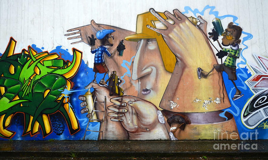 Graffiti Photograph - Graffiti Art Curitiba Brazil  19 by Bob Christopher