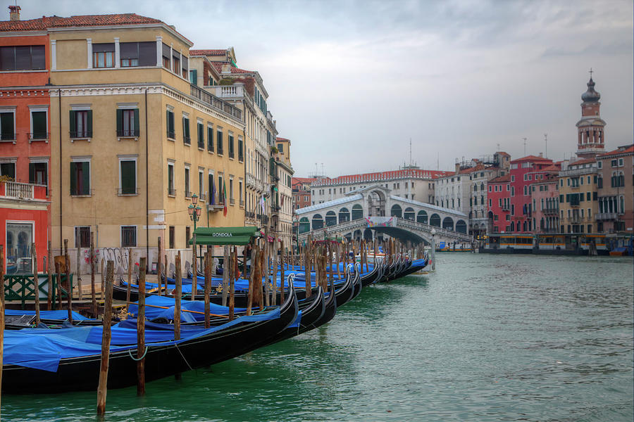 Grand Canal, Rialto Bridge, Venice Photograph by Darrell Gulin