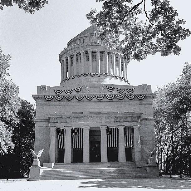 Architecture Photograph - Grant Tomb Nyc by Miki Torres