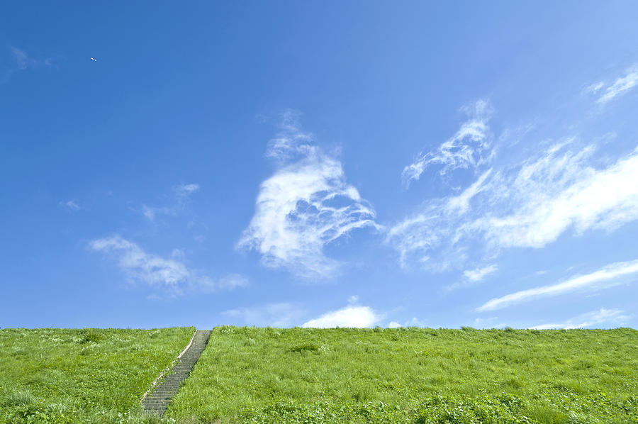 Grassland and blue sky with clouds Photograph by Hidetsugu Mori/Aflo
