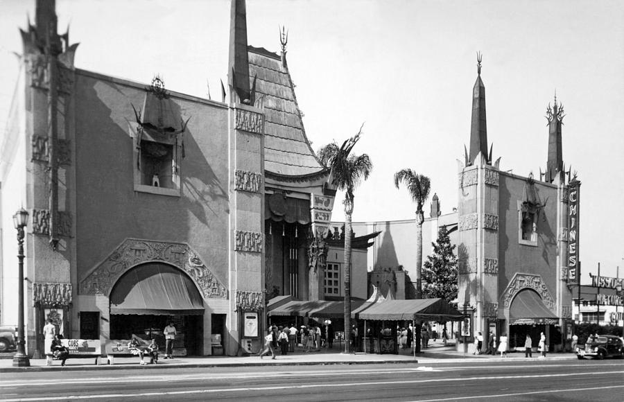 Graumans Chinese Theater Photograph by Underwood Archives