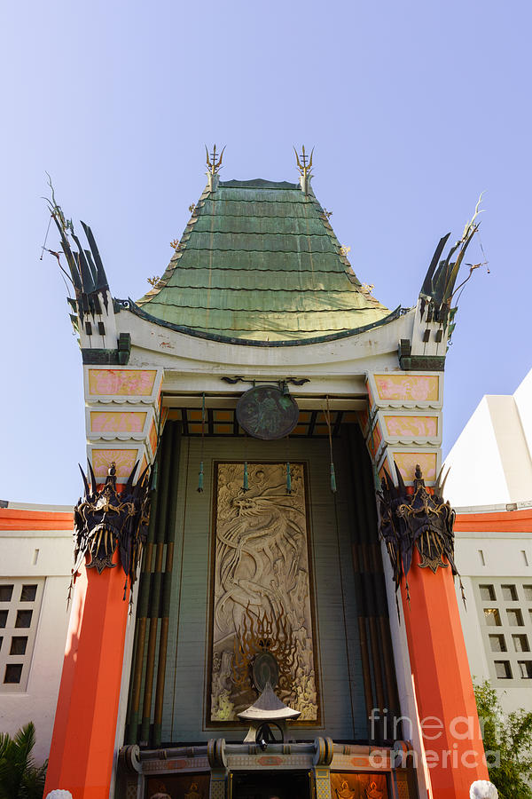 Hollywood Photograph - Graumans Chinese Theatre in Hollywood California by Paul Velgos