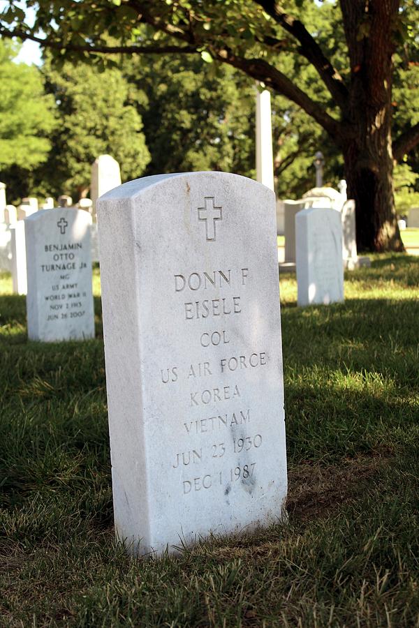 Grave Of Donn Eisele Photograph by Peter Bassett/science Photo Library