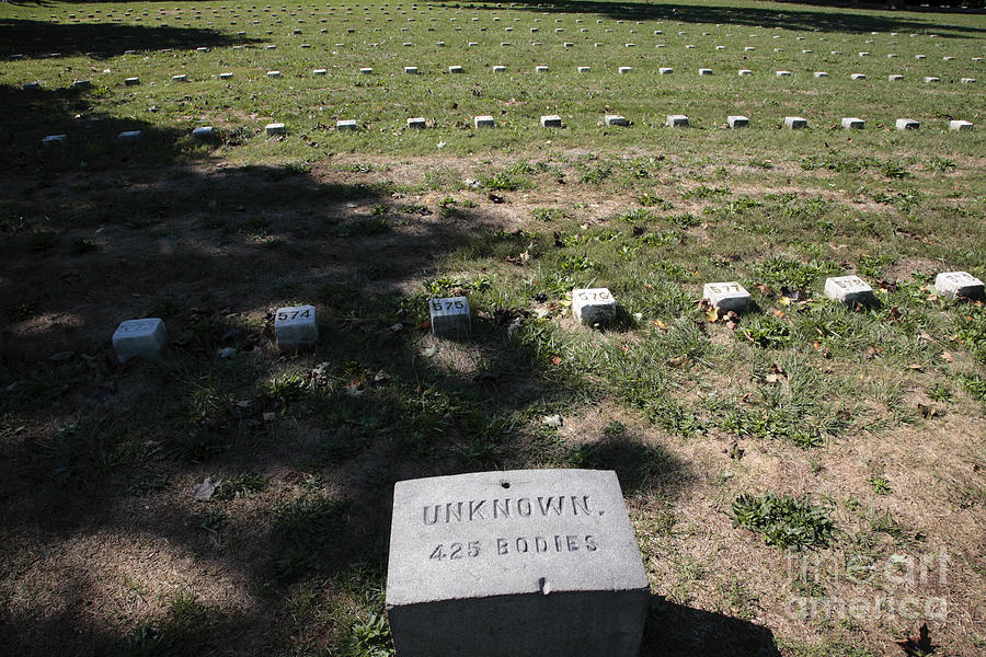 Graves of Unknown Soldiers at Gettysburg Photograph by William Kuta