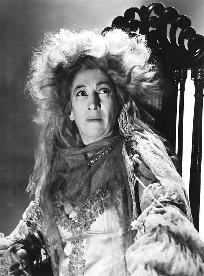 Movie Photograph - Great Expectations, Martita Hunt, 1946 by Everett