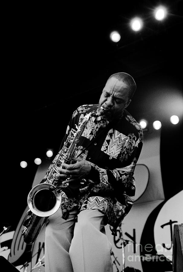 Black And White Photograph - Grover Washingtion Saxophonist by Craig Lovell