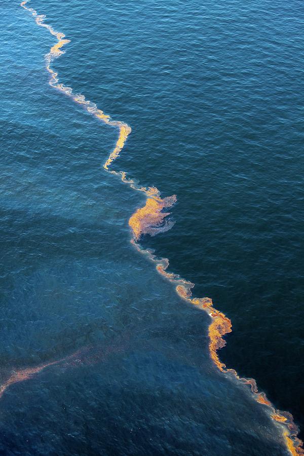 Gulf Of Mexico Oil Spill Photograph by Jim Edds/science Photo Library