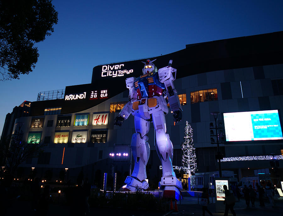 large gundam statue