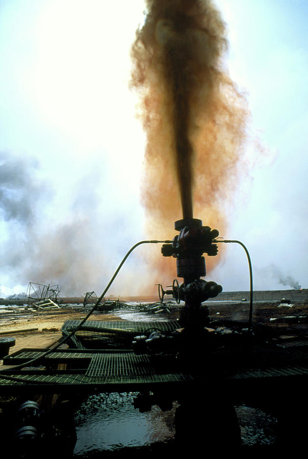 Gushing Oil Well Photograph by Peter Menzel/science Photo Library