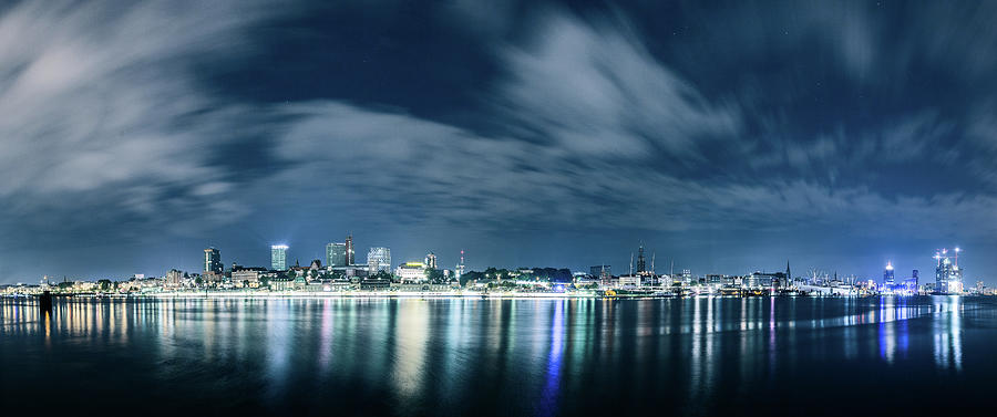 Hamburg Panorama Photograph by Ricowde