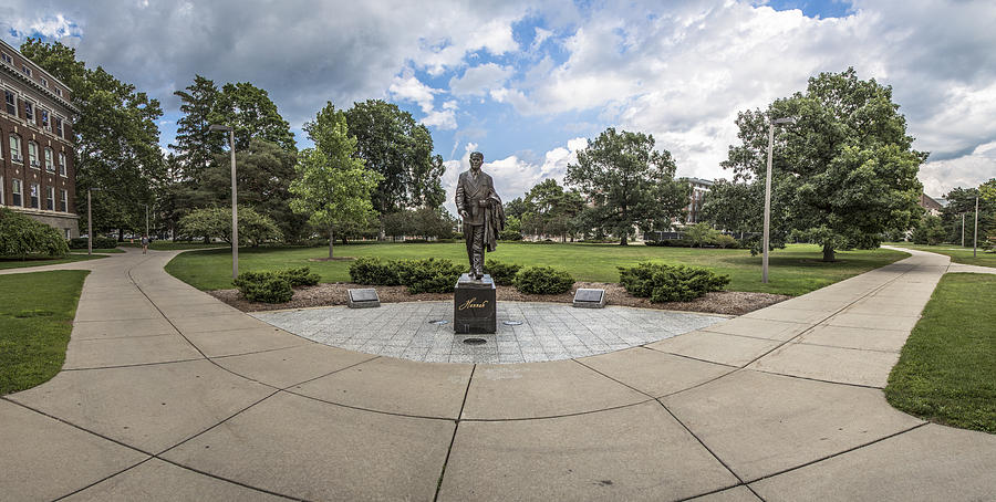 Michigan State University Photograph - Hannah Statue and sidewalks by John McGraw