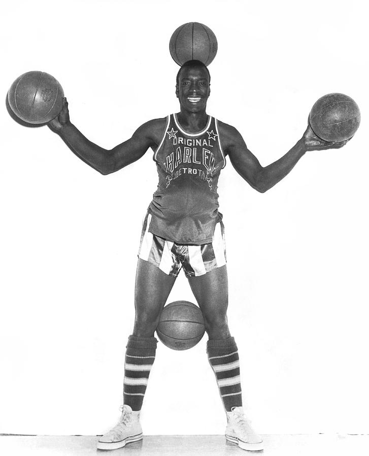 New York City Photograph - Harlem Globetrotters Player by Underwood Archives