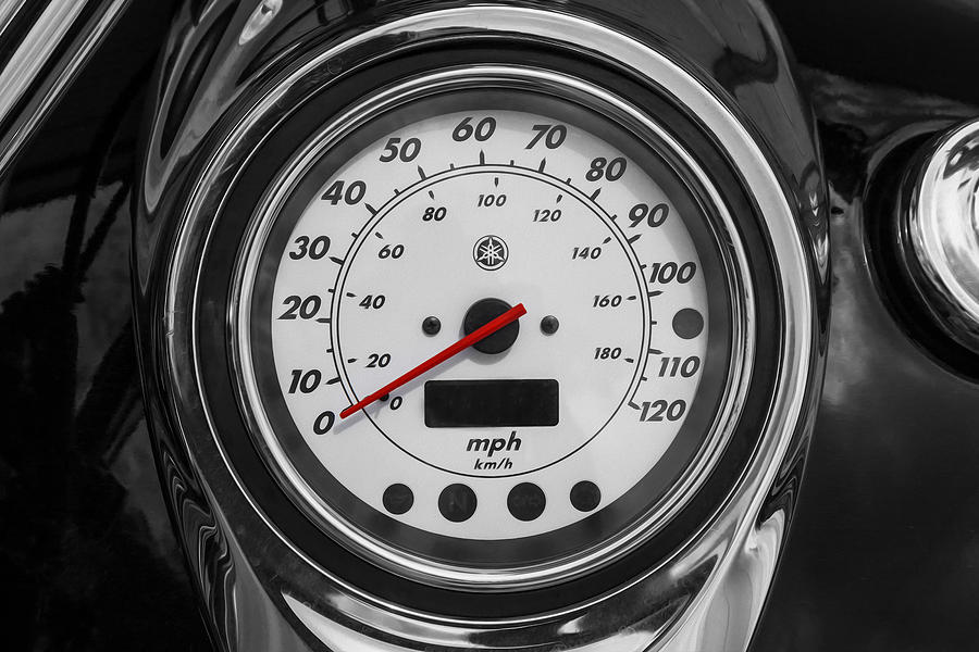 Максимальная скорость мотоцикла. Harley Davidson Speedometer. Спидометр для мотоцикла Harley-Davidson. Харли деветсон спидомитор. Спидометр Harley Davidson 100.