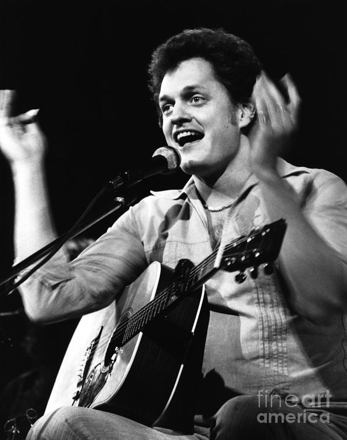 Harry Chapin 1977 Photograph by Chris Walter