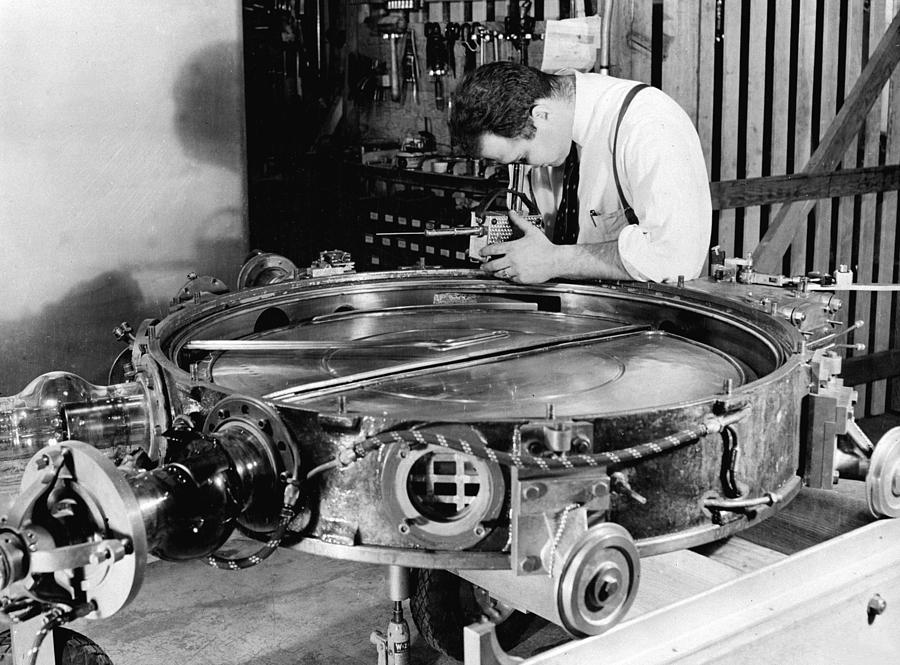 Harvard Cyclotron Laboratory, Los Alamos Photograph by Science Source