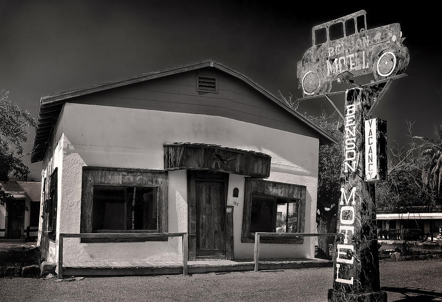 Black And White Photograph - Haunted Benson Motel by Dave Dilli