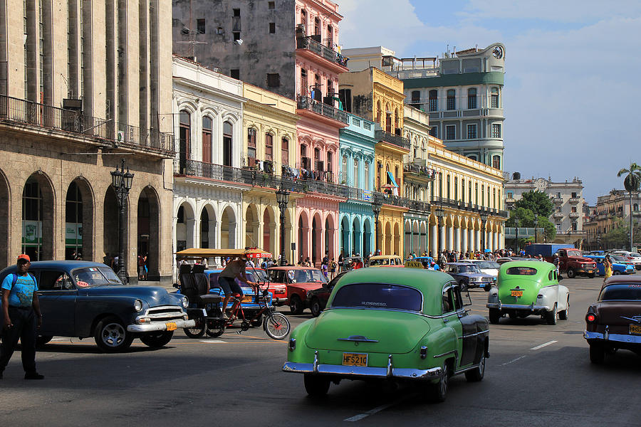 Havana 22 Photograph by Andrew Fare