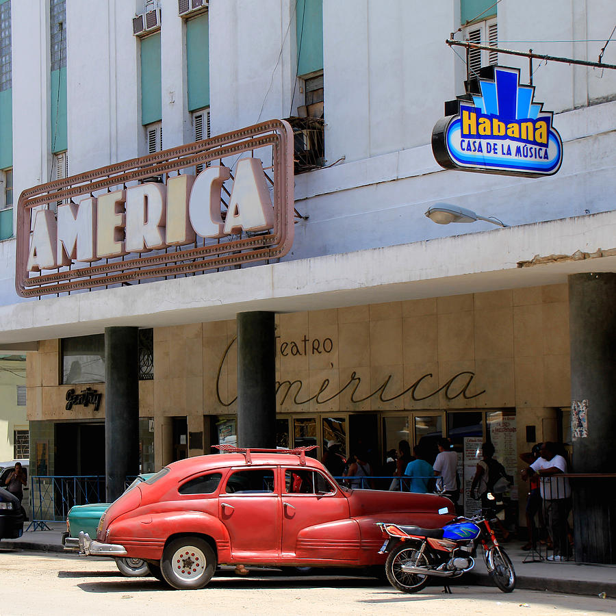 Havana 33 Photograph by Andrew Fare