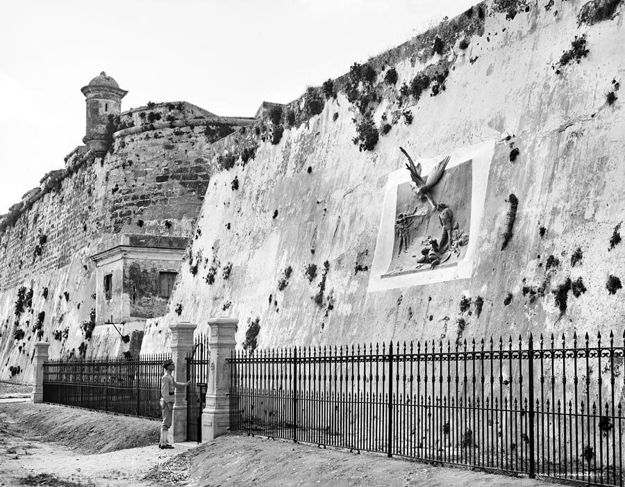 Havana La Cabana, C1900 Photograph by Granger - Fine Art America