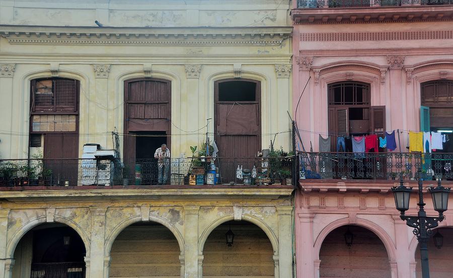 Havana Street Scene 10 Photograph by Steven Richman