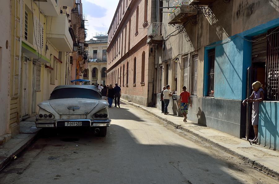 Havana Street Scene 2 Photograph by Steven Richman