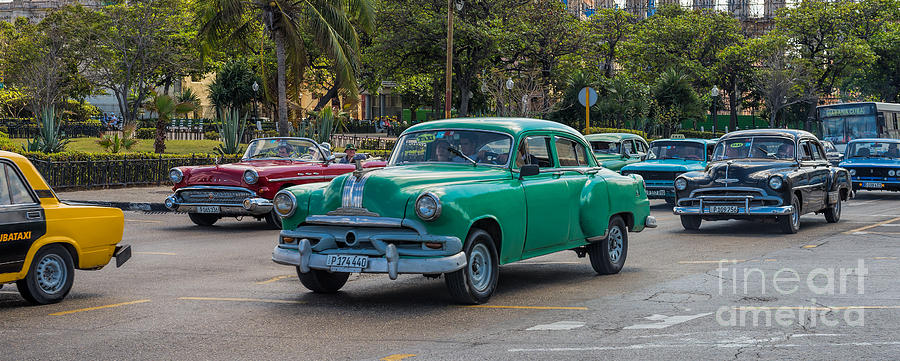 Havana Traffic Photograph by Les Palenik