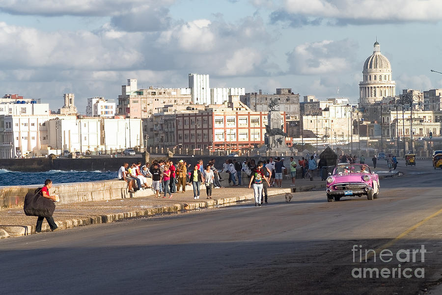 Havanna - Malecon Photograph by Juergen Klust