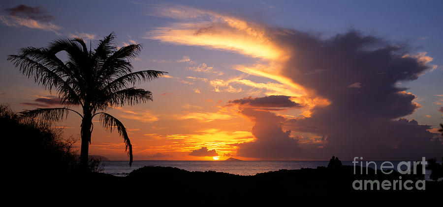 Hawaian sunset  Photograph by Les Palenik
