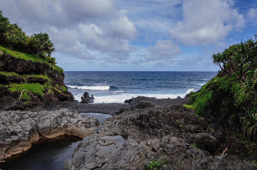Hawaiian surf Photograph by John Johnson