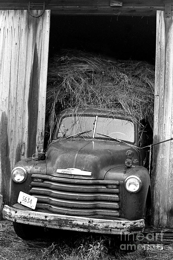 Black And White Photograph - Hay Truck by Georgia Sheron