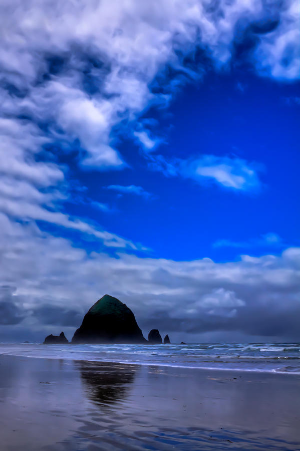 Haystack Rock in Cannon Beach Oregon Photograph by David Patterson
