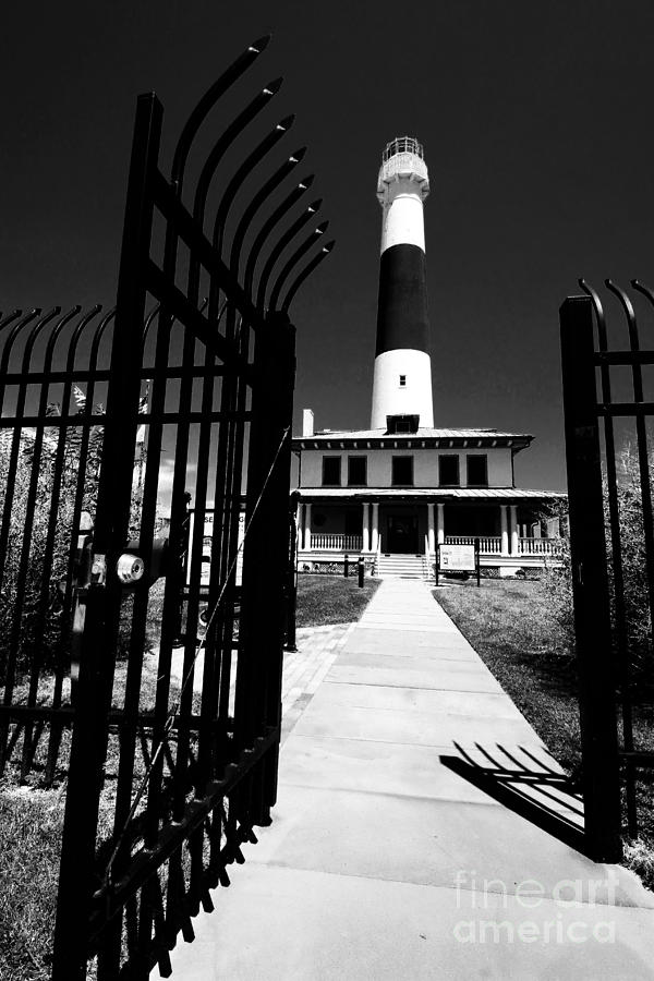 Lighthouse Photograph - Head Toward The Light 2 by Robert McCubbin