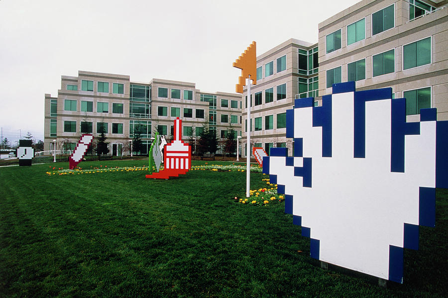 It Movie Photograph - Headquarters Of Apple Computer Inc. by Peter Menzel/science Photo Library