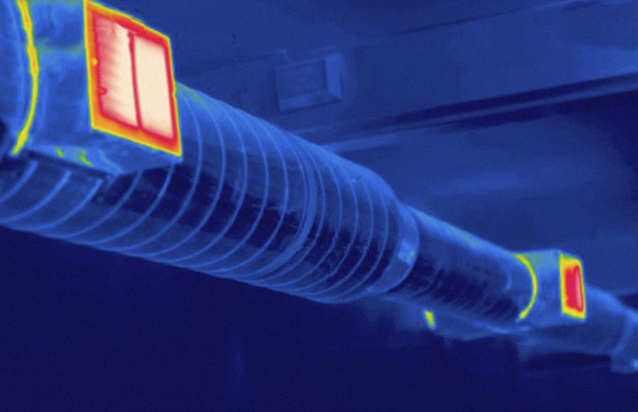 Heat Loss In Heating Duct, Thermogram Photograph by Science Stock Photography