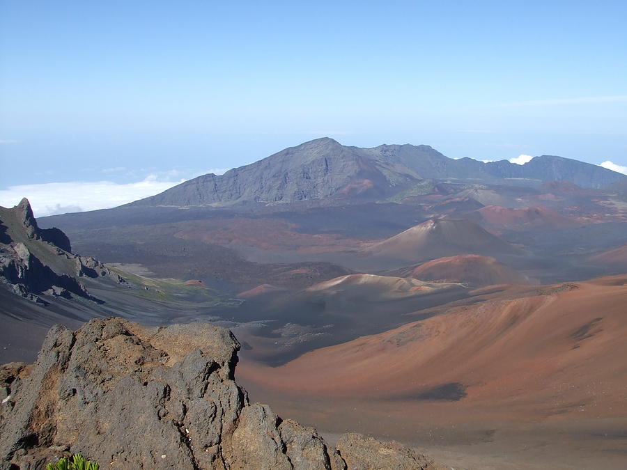 Heleakala volcano in Maui Photograph by Richard Reeve