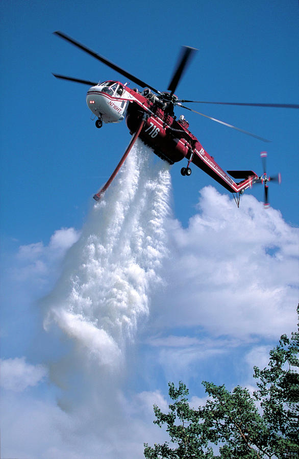 helicopter-drops-water-over-forest-fire-