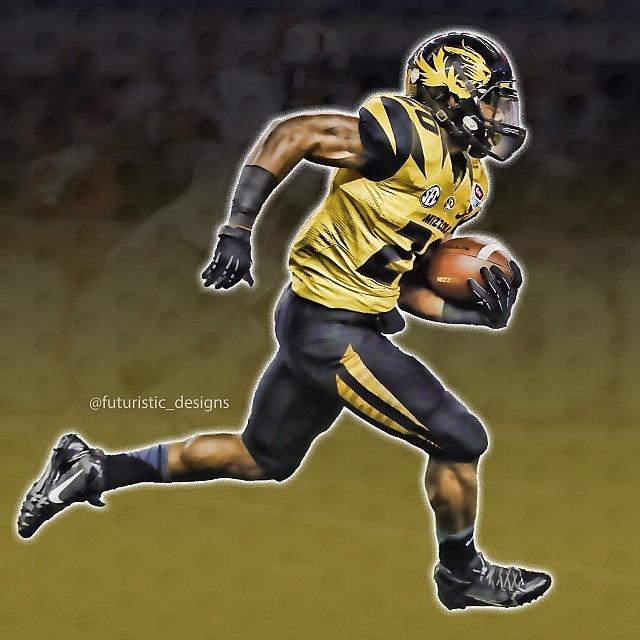 Football Photograph - #henryjoesey Rushed For 92 Yards An by Futuristic Designs