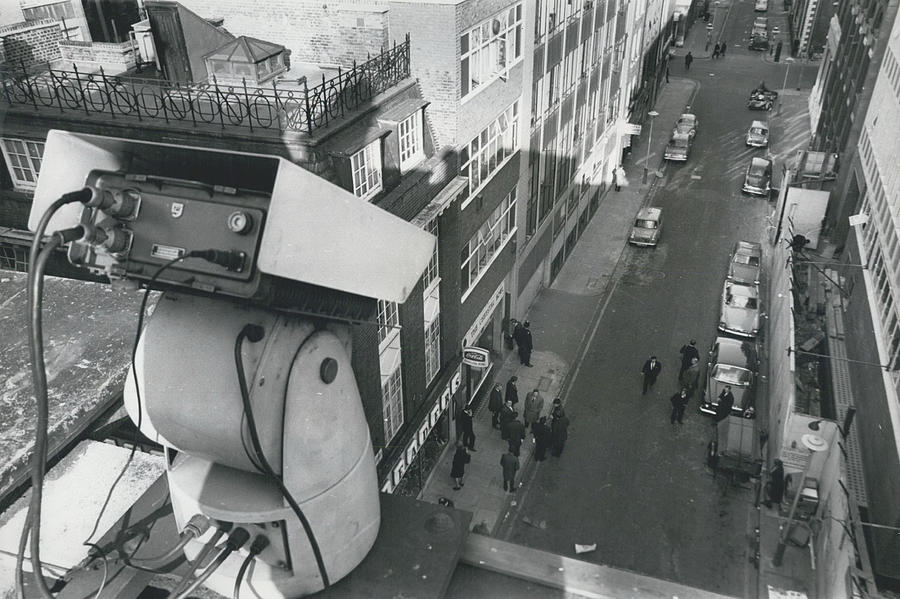 Vintage Photograph - Hidden Police Tv Camera Fails To Spot Jewel Thieves In Hatton Garden Raid. by Retro Images Archive