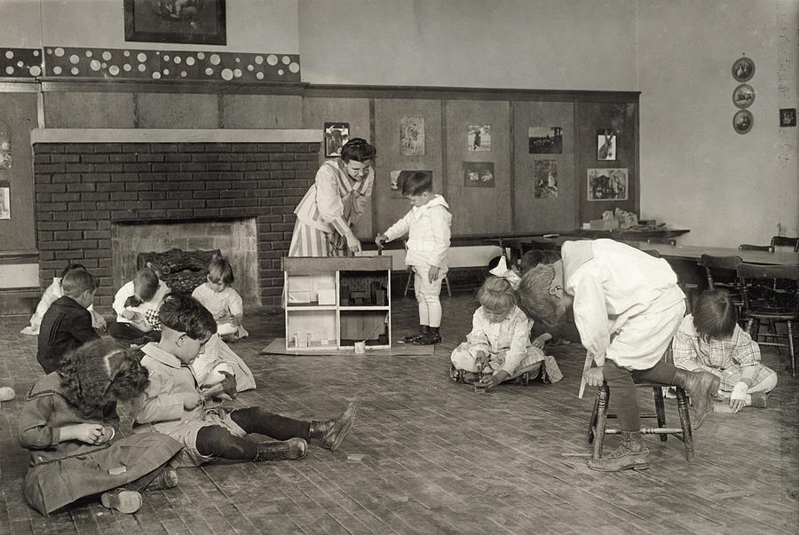 Hine Kindergarten, 1917 Photograph by Granger