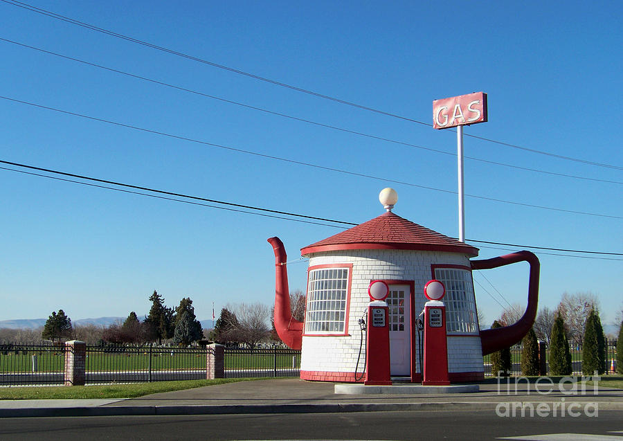 Historic Teapot Dome Service Station Photograph by Charles Robinson