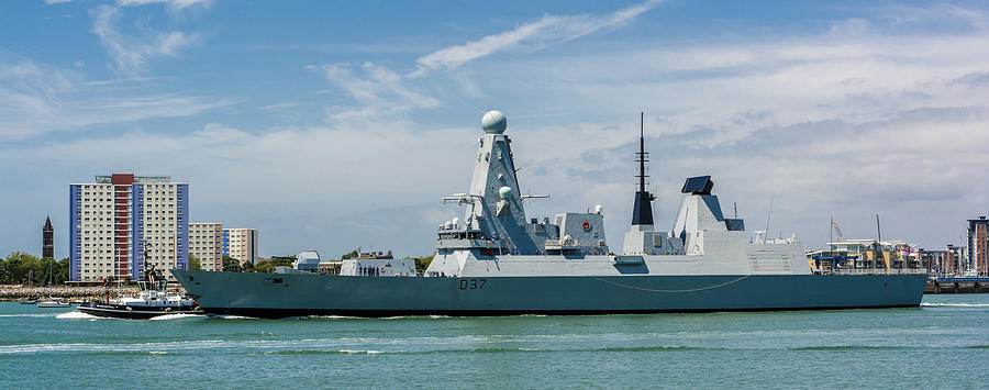 HMS Duncan leaving Portsmouth Photograph by Hazy Apple