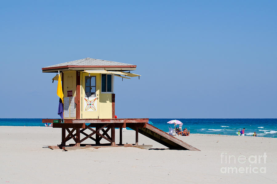 Hollywood Beach Lifeguard Station Photograph by Les Palenik