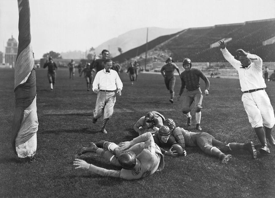 Hollywood Photograph - Hollywood Football Touchdown by Underwood Archives