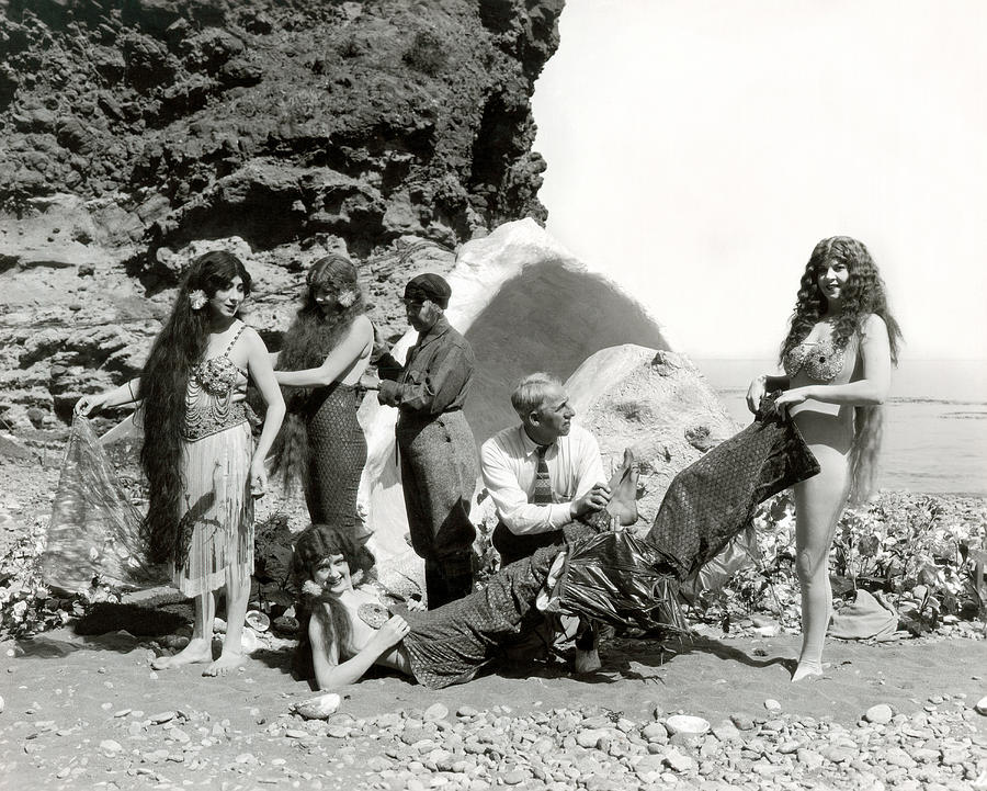 Hollywood Mermaids Photograph by Underwood Archives
