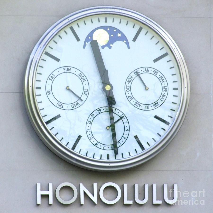 Honolulu Photograph - Honolulu Clock by Mary Deal